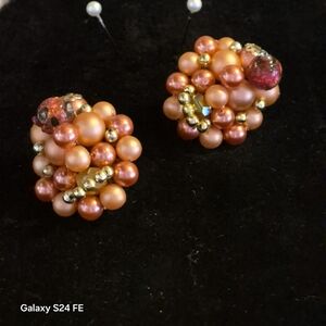 1950/1960 Vintage Elegant Pearl Like Cluster Clip On Earrings